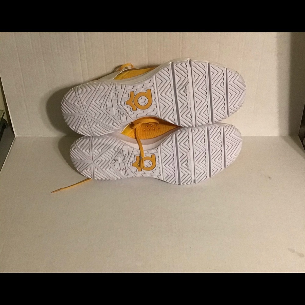 Nike KD Trey 5 IV Yellow Basketball Shoes (NWOT) - Picture 10 of 11